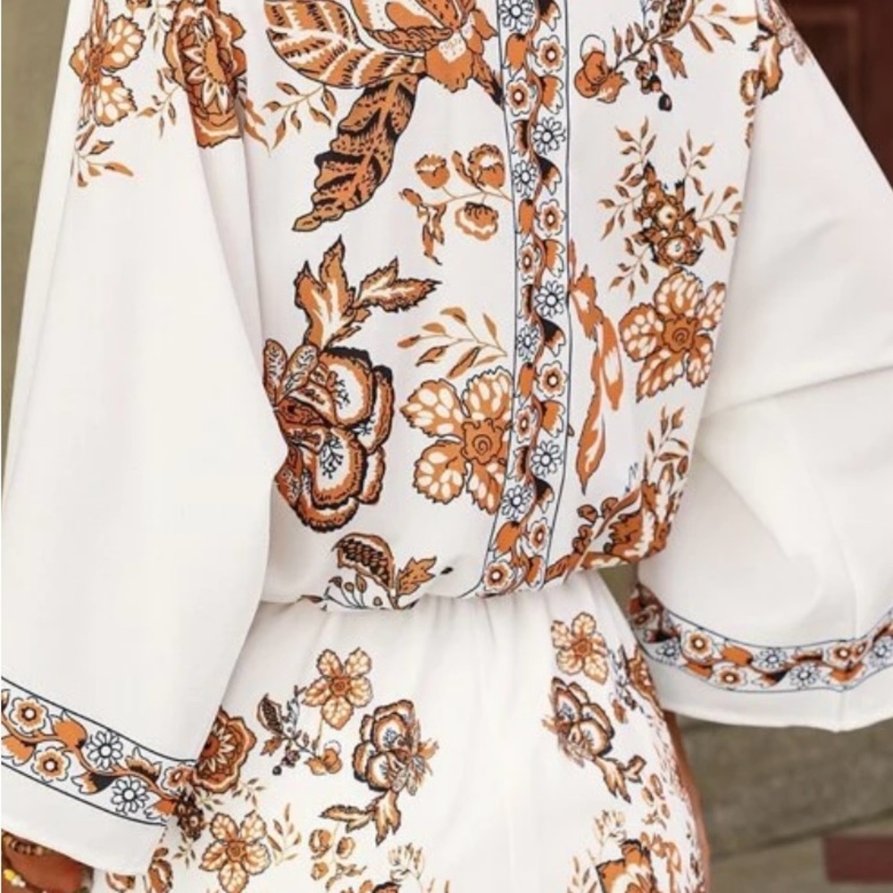 SHEIN Floral Print Drop Shoulder Blouse & Short - Picture 3 of 7